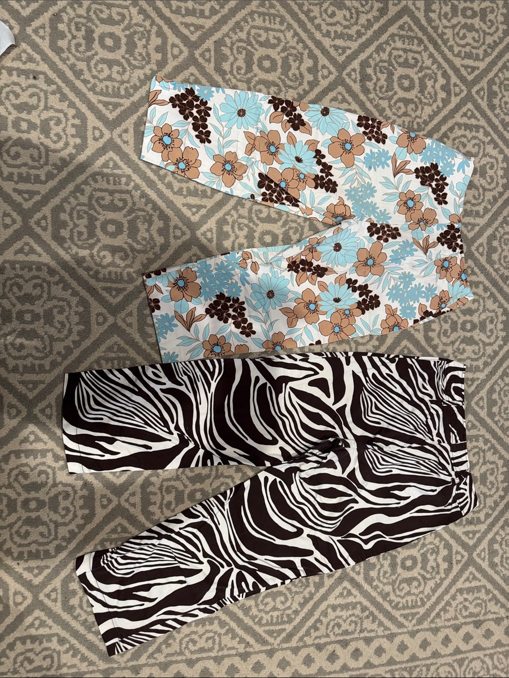 Two pairs women’s capris - Picture 6 of 8